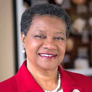 Dr. Evelyn Ford Crayton headshot