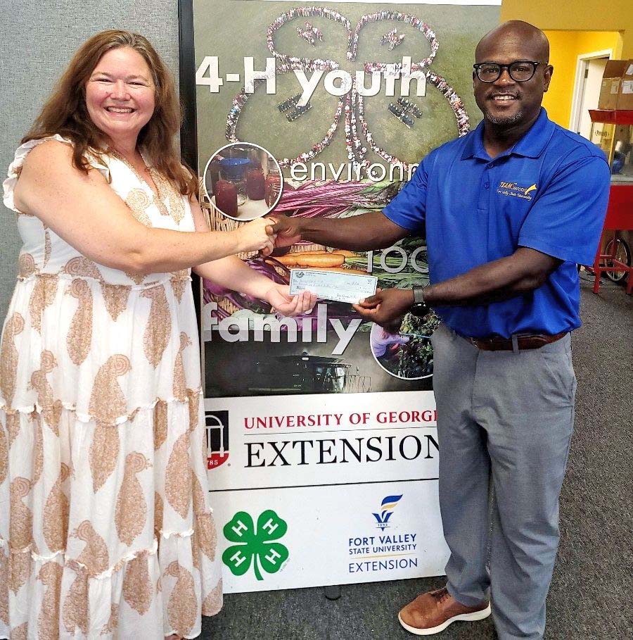 Phillip Petway receives grant.