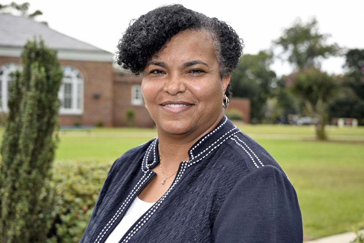 Vonda Richardson headshot