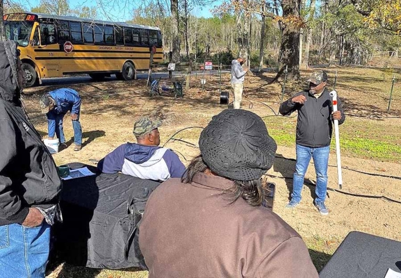 Specialist discusses the IBM Liquid Prep mobile app to farmers during the annual field day.