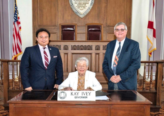 Alabama Governor Kay Ivey with administrators Drs. Majed El-Dweik and Mike Phillips.
