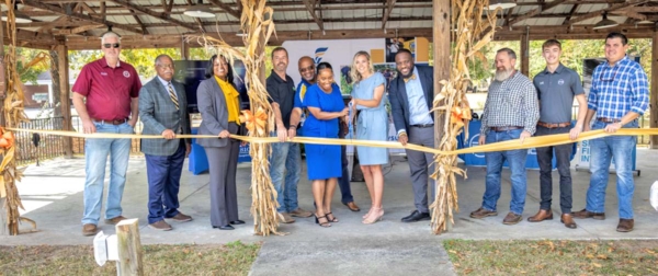 Representatives cut ribbon.