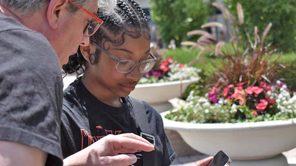 North College Hill students practice their photography skills with Apple Lab Camp adviser.