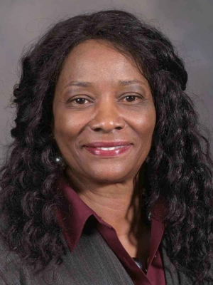 Carolyn Robinson headshot