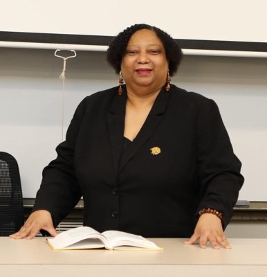 Dr. Tracy V. Dunbar headshot